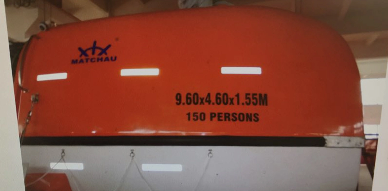 Projek yang menggunakan Matchau di 9.6m panjang 150 orang separa tertutup bot bawaan udara
